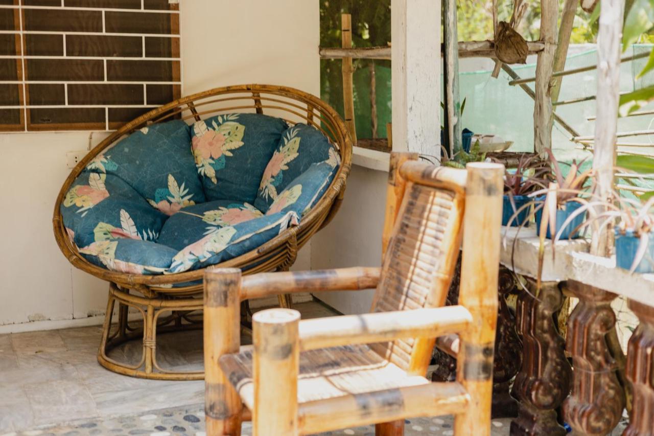 Puerto Galera Hostel Экстерьер фото