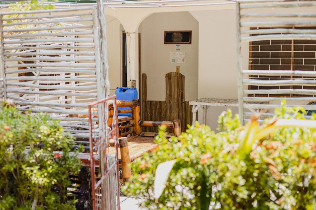 Puerto Galera Hostel Экстерьер фото